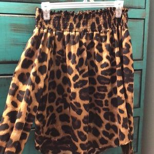 Off the shoulder leopard long sleeve top